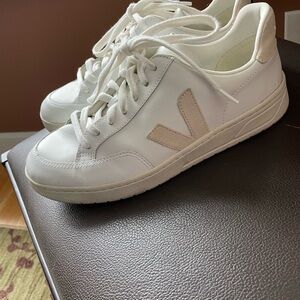 Veja White Sneakers Minimalist Design with V Logo